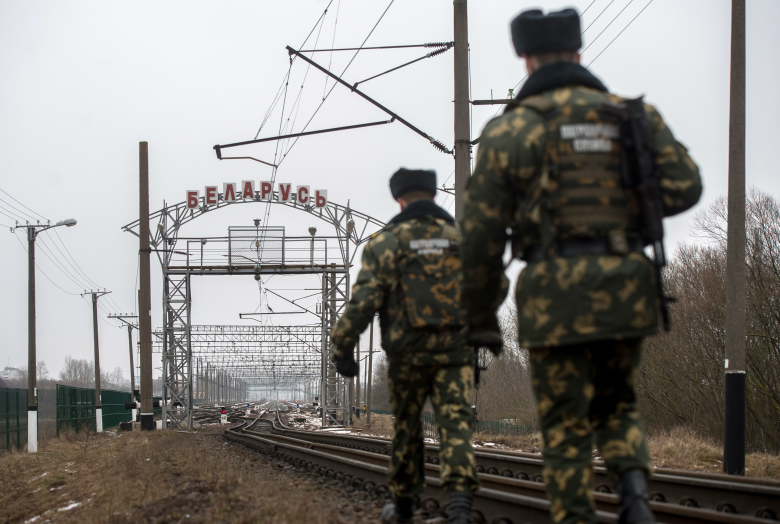 Сотрудники пограничной заставы имени Кижеватова в Брестской области. Фото: Григорий Сысоев / РИА Новости