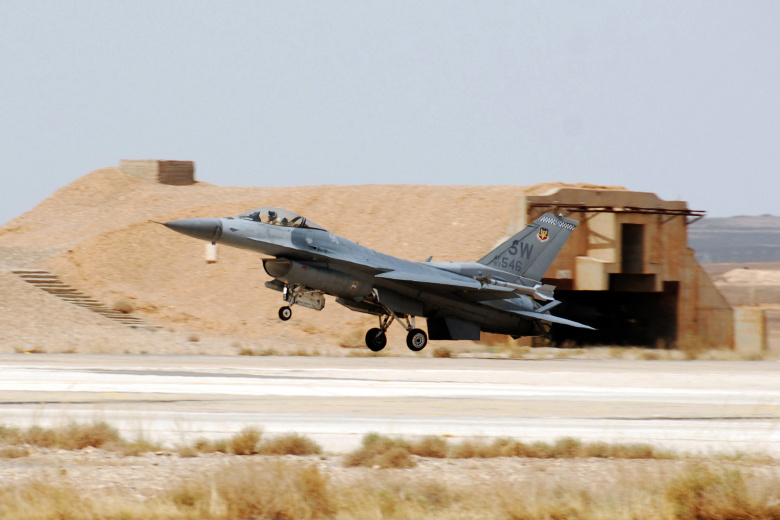 Американский истребитель F-16 Fighting Falcon