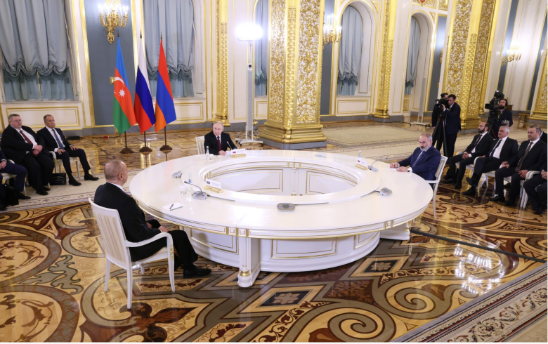 Встреча с Президентом Азербайджана Ильхамом Алиевым и Премьер-министром Армении Николом Пашиняном. Фото: Михаил Метцель, ТАСС