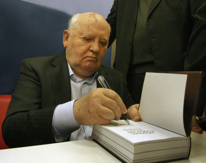 Михаил Горбачев