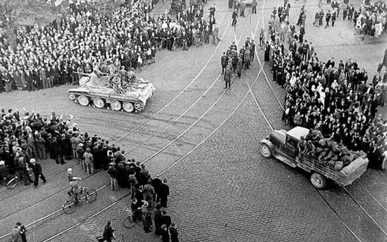 Советские войска вступают в Ригу, июнь 1940