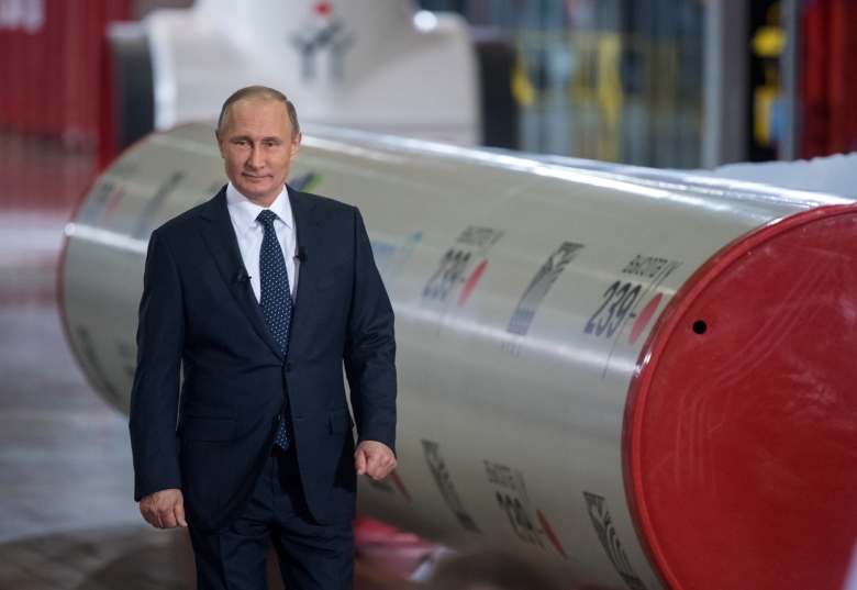Владимир Путин на Челябинском трубопрокатном заводе. Фото: Сергей Гунеев / РИА Новости