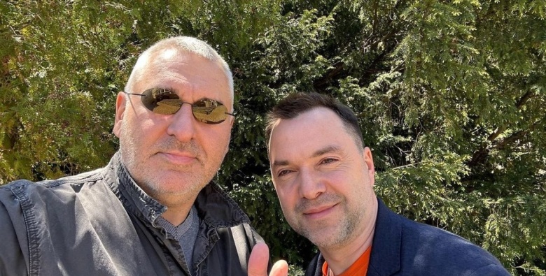 Стримы Марка Фейгина с Алексеем Арестовичем стали регулярными сводками с фронта