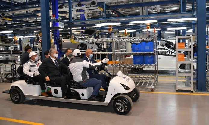 Президент Казахстана Касым-Жомарт Токаев на автозаводе Hyundai Trans Kazakhstan (дочернее предприятие «Астана Моторс»)
