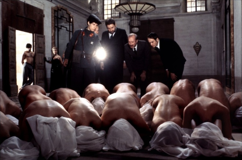 Кадр из фильма Пазолини "Сало, или 120 дней Содома" (1975)