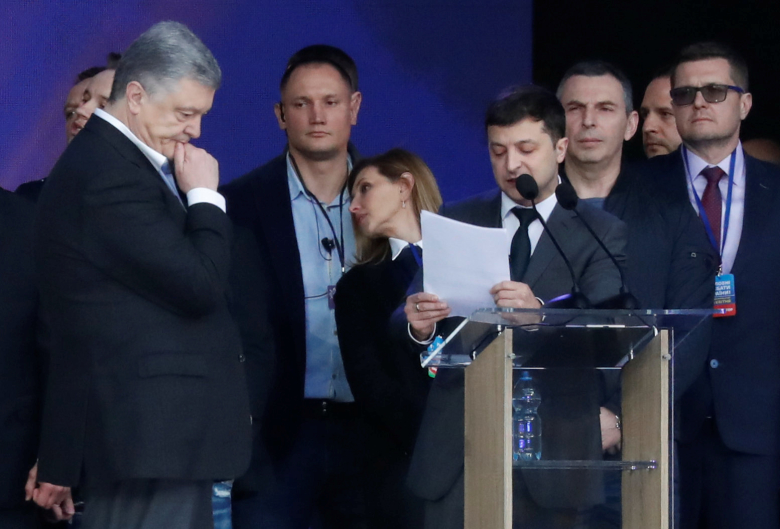 Петр Порошенко и Владимир Зеленский во время дебатов. Фото: Vasily Fedosenko / Reuters