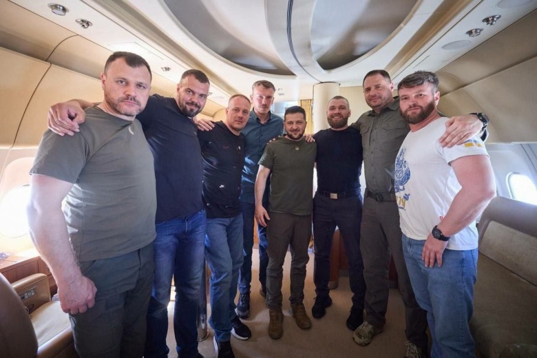 Владимир Зеленский и командиры полка «Азов»