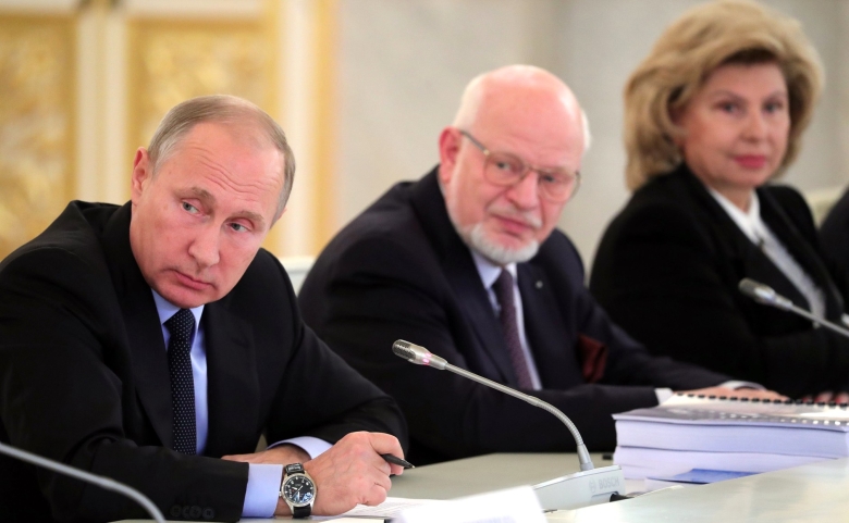 Владимир Путин и бывший глава СПЧ Михаил Федотов на заседании Совета по правам человека, октябрь 2017 года. Фото: kremlin.ru