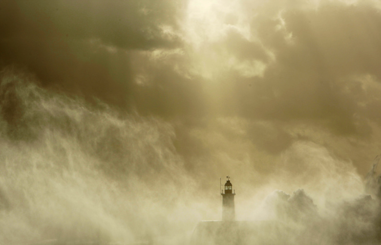 Шторм в Англии. Фото: Luke MacGregor / Reuters