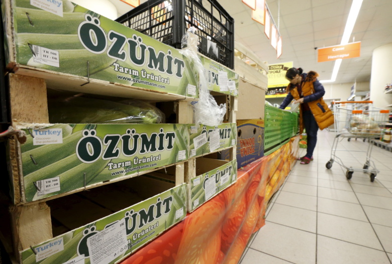 Турецкие продукты в магазине в Москве.