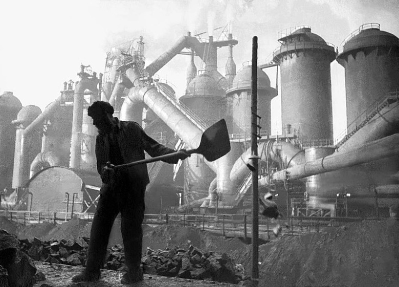 Строитель «Магнитогорского гиганта». Фото неизвестного автора, начало 1930-х гг.