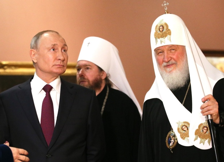 Владимир Путин, митрополит Тихон и патриарх Кирилл во время посещения Третьяковской галереи