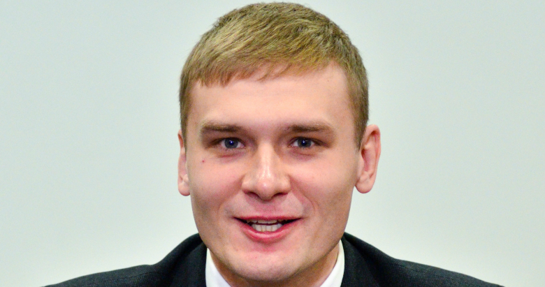 Кандидат на пост главы Республики Хакасия от КПРФ Валентин Коновалов, победивший во втором туре выборов, во время пресс-конференции. Фото: Александр Колбасов / ТАСС