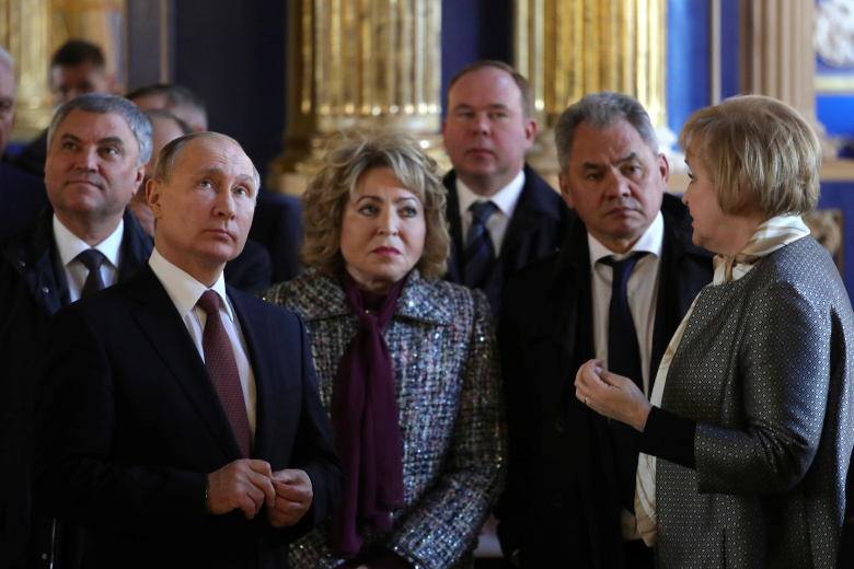 Вячеслав Володин, Владимир Путин, Валентина Матвиенко, Антон Вайно, Сергей Шойгу в Царском селе. Фото: Mikhail Klimentyev / Reuters