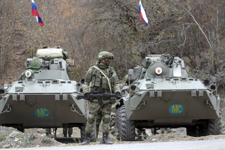 Нагорный Карабах. Российский миротворец у армянского монастыря Дадиванк. Фото: Станислав Красильников / ТАСС