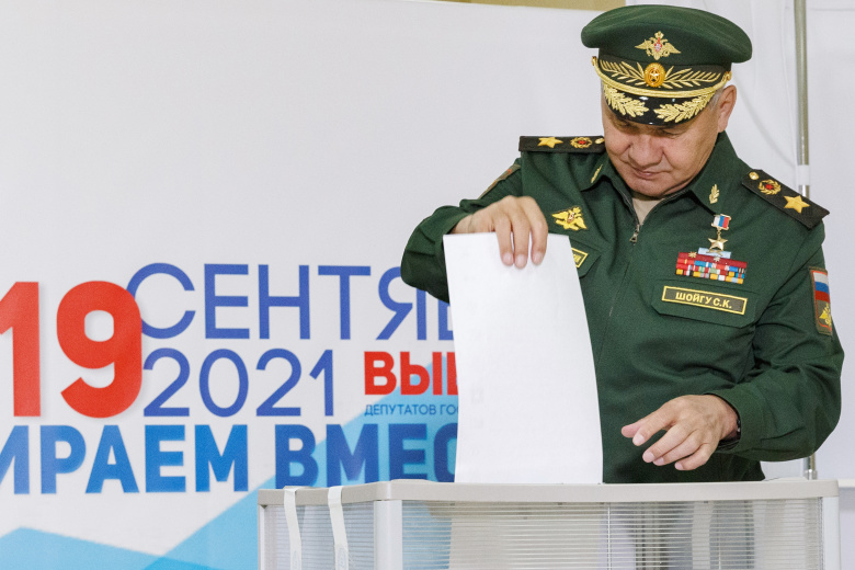 Сергей Шойгу во время голосования на выборах депутатов Государственной Думы. Фото: Вадим Савицкий / пресс-служба Минобороны РФ/ТАСС