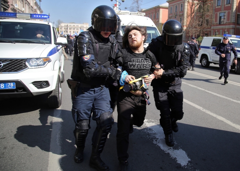 Демонстрация, посвященная Дню Международной солидарности трудящихся в Санкт-Петербурге. Фото: Павел Каравашкин / Коммерсантъ