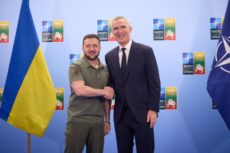 Владимир Зеленский и Йенс Столтенберг на саммите НАТО