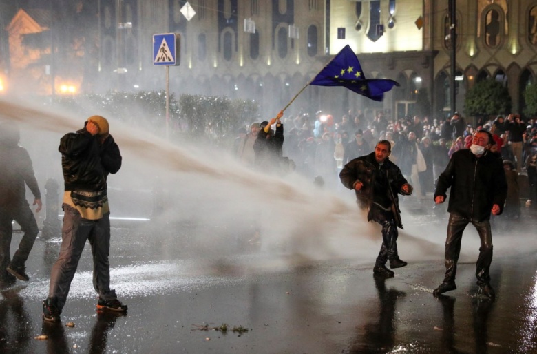 Разгон протестующих в Тбилиси
