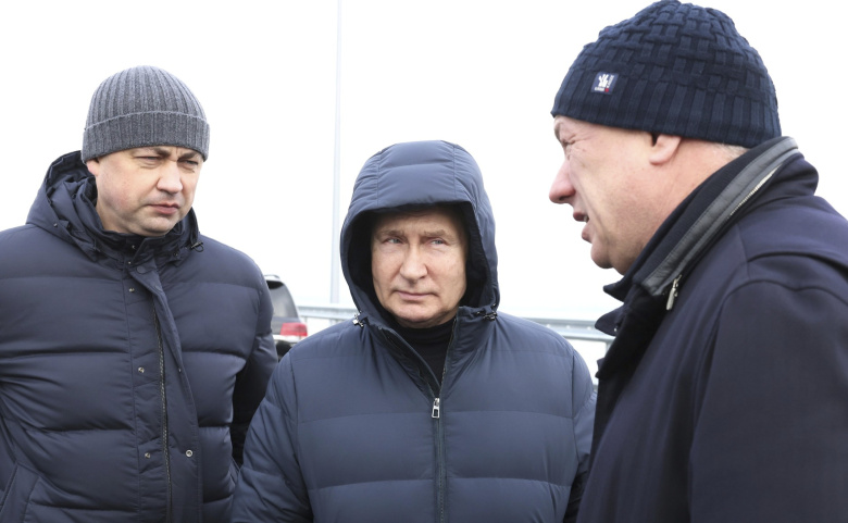 Владимир Путин на Крымском мосту