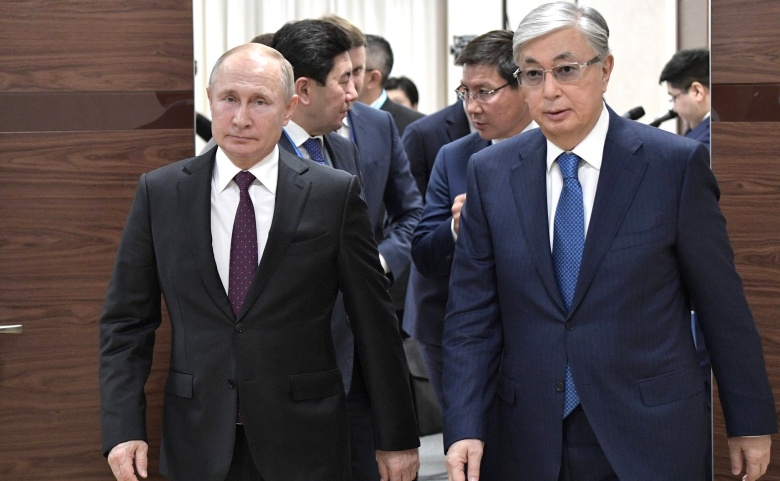 Взгляды на пути национального развития своих стран у лидеров России и Казахстана, видимо, различны. Встреча Владимира Путина и Касым-Жомарта Токаева в Омске, 07 ноября 2019 года. Фото: Global Look Press