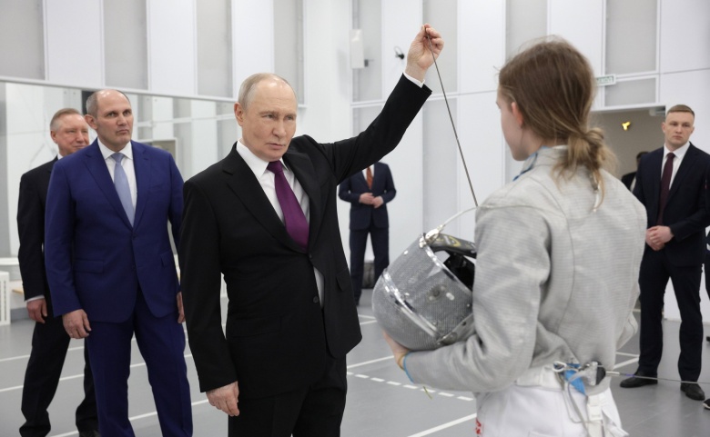 Владимир Путин в школе олимпийского резерва имени А. С. Рахлина