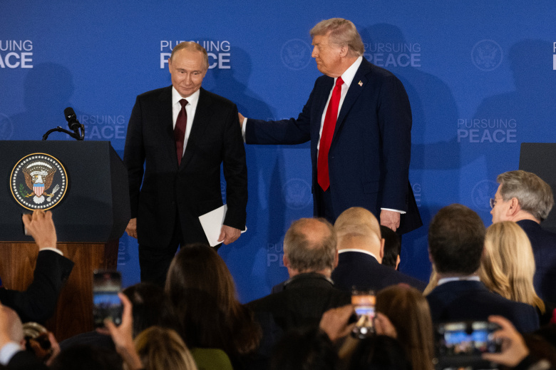 Владимир Путин и Дональд Трамп на саммите в Анкоридже