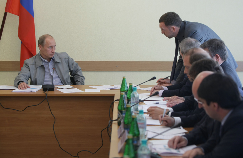 Владимир Путин на совещании в Пикалеве, 2009. Фото: Алексей Никольский / РИА Новости