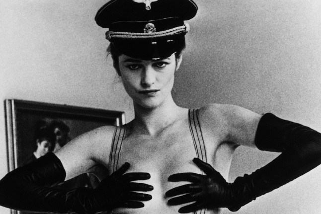 Шарлотта Рэмплинг в фильме Лилианы Кавани «Ночной портье» (1974)