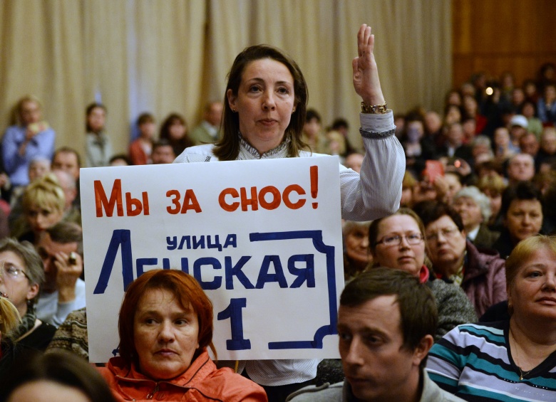 Жители Москвы на встрече с префектом СВАО. Фото: Валерий Мельников / РИА Новости