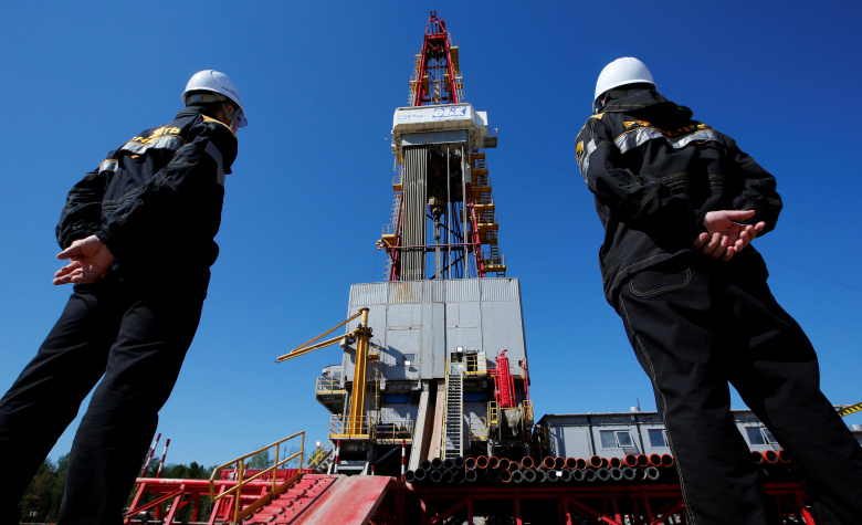 Нефтяная вышка «Роснефть». Фото: Sergei Karpukhin / Reuters