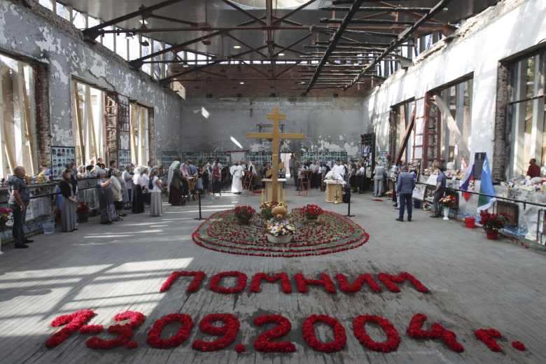Траурные мероприятия, посвященные 15-й годовщине террористического акта в средней школе №1 в Беслане. Фото: Musa Sadulayev / AP / TASS
