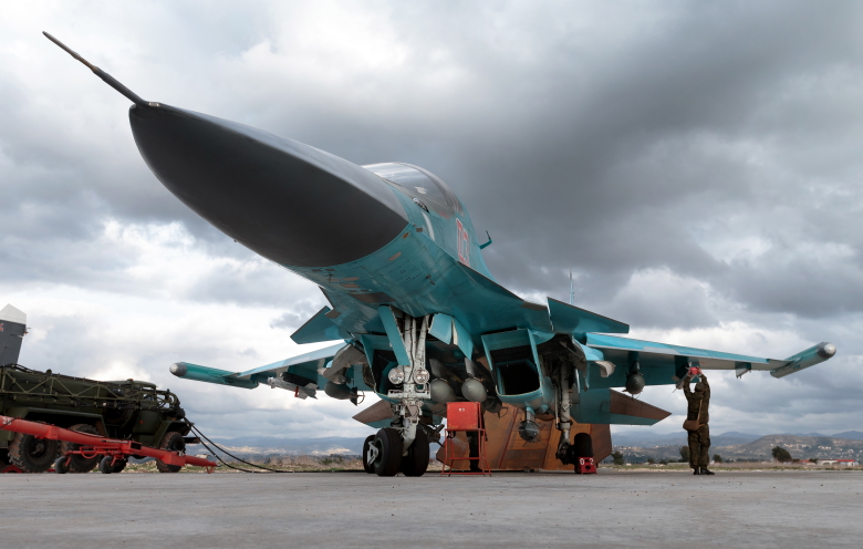Истребитель-бомбардировщик Су-34 на авиабазе "Хмеймим".