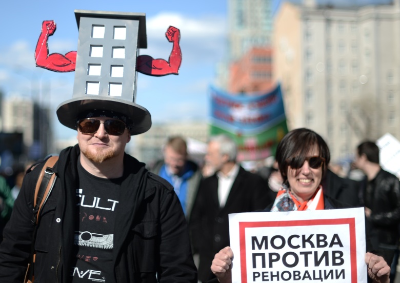 Участники митинга на проспекте Академика Сахарова против сноса пятиэтажек в Москве. Фото: Валерий Мельников / РИА Новости