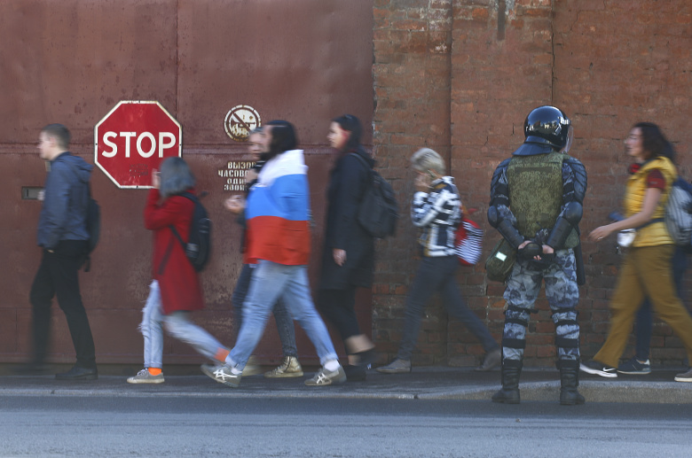 Митинг в Санкт-Петербурге. Фото: Anton Vaganov / Reuters