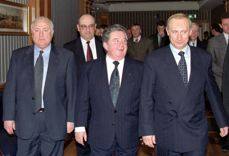 Владимир Путин, Рем Вяхирев и Виктор Черномырдин, 2000. Фото: Сергей Величкин и Владимир Родионов / ТАСС