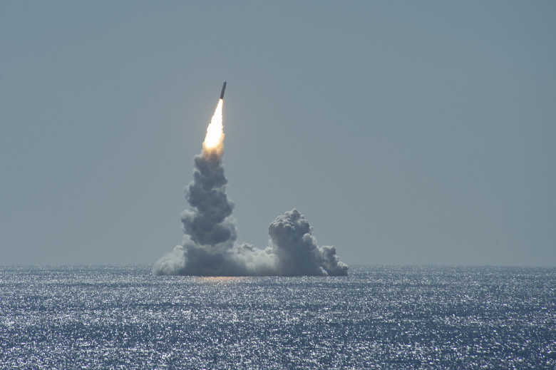 Пуск ракеты Trident II с американской подлодки