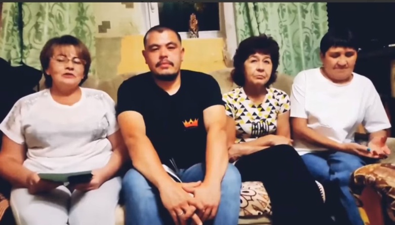 Активисты башкирского движения «Обманутые дворники» и общественный деятель Дильшод Шерматов