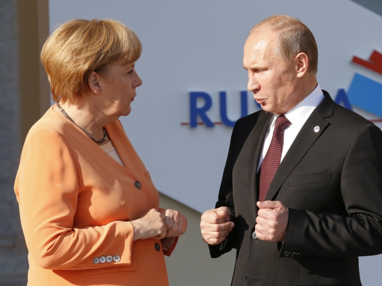 Ангела Меркель и Владимир Путин. Фото: REUTERS / Grigory Dukor