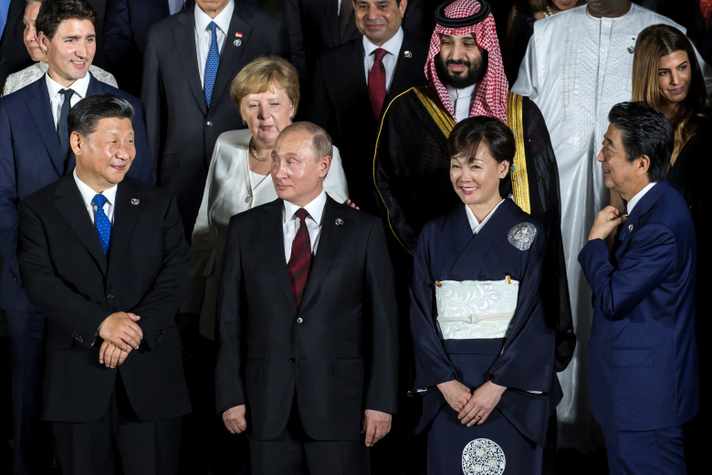 Групповое фото участников саммита в Осаке. Фото:  Tomohiro Ohsumi / Reuters