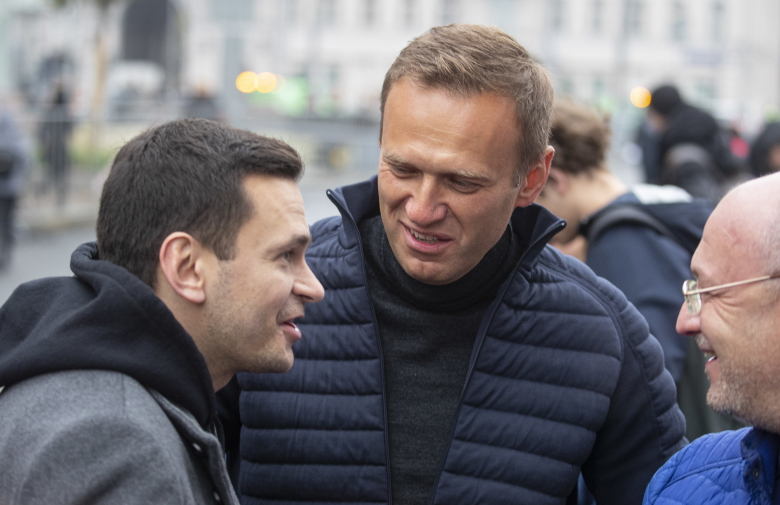 Илья Яшин и Алексей Навальный на митинге в поддержку фигурантов "московского дела". Фото: Sergei Ilnitsky / EPA / TASS