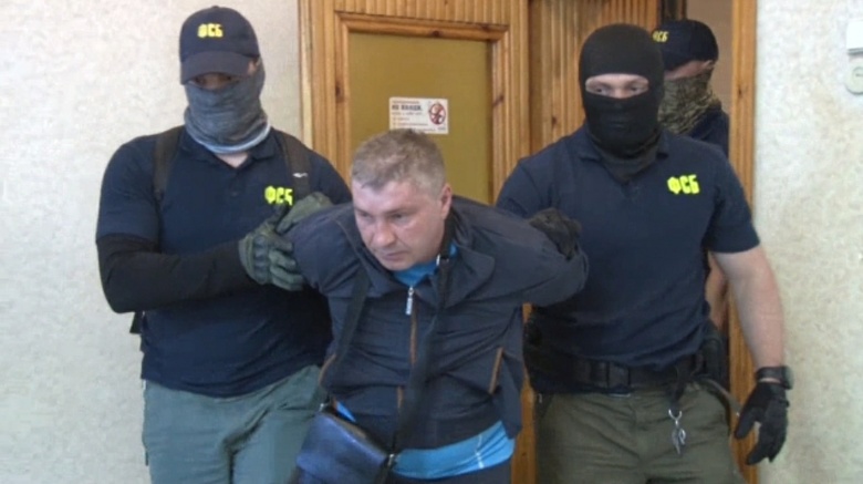ФСБ задерживает военнослужащего Дмитрия Долгополова в Крыму по делу об измене Родине