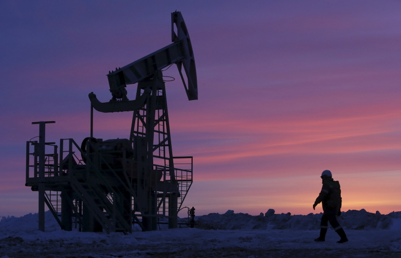 Нефтяная качалка на месторождении у деревни Николо-Березовка в Башкортостане.