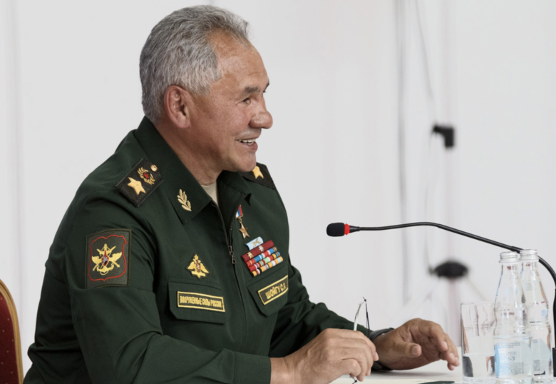 Министр обороны Сергей Шойгу на встрече с работниками вертолетного завода «Росвертол»