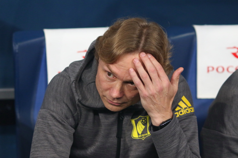 Главный тренер сборной России Валерий Карпин