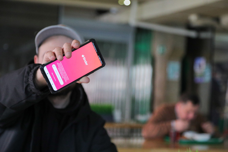 Популярное дейтинговое приложение Tinder уходит из России