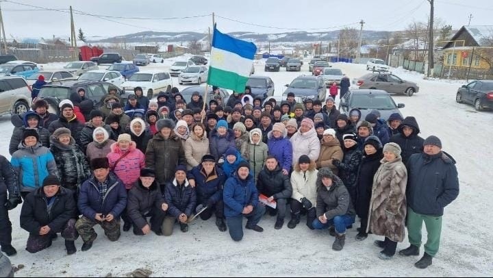 Люди, пришедшие поддержать Фаиля Алсынова