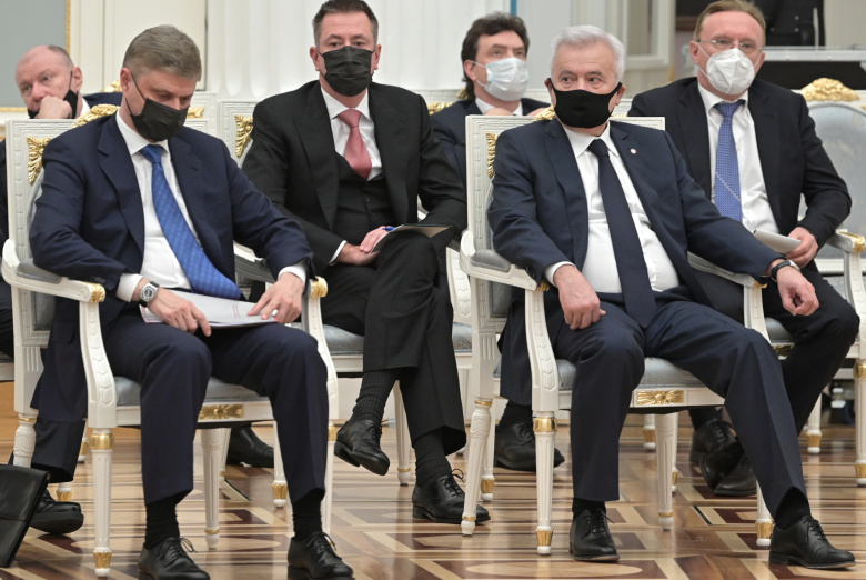 На встрече президента РФ Владимира Путина с представителями российских деловых кругов в Кремле, 24 февраля 2022 года. На фото: генеральный директор - председатель правления ОАО "Российские железные дороги" Олег Белозеров, президент ГМК «Норильский никель» Владимир Потанин, председатель правления ПАО "СИБУР Холдинг" Дмитрий Конов, председатель правления ПАО "Лукойл" Вагит Алекперов и генеральный директор ПАО "Камаз" Сергей Когогин (слева направо)