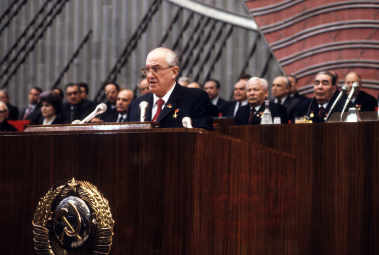 На трибуне Председатель КГБ СССР Юрий Андропов, 1982 год