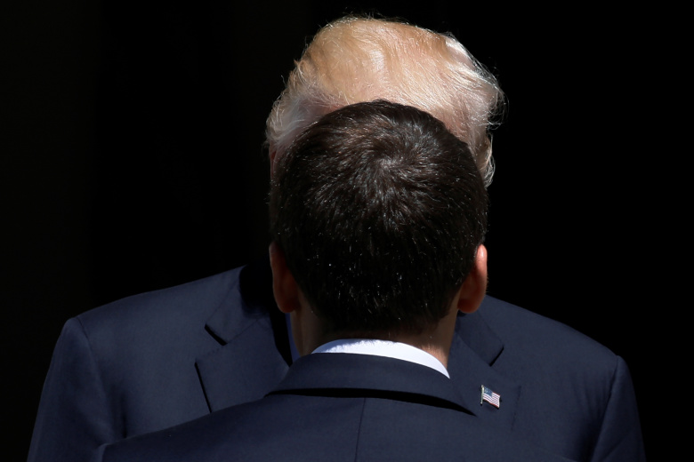 Дональд Трамп и Эммануэль Макрон на саммите НАТО в Брюсселе. Фото: Jonathan Ernst / Reuters